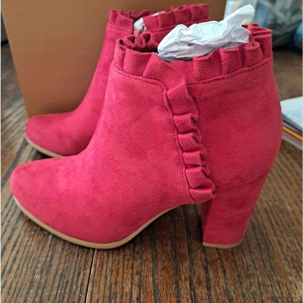 9 Perphy Red Microsuede Block Heel Ruffle Top Ankle Boots Booties - Picture 6 of 8